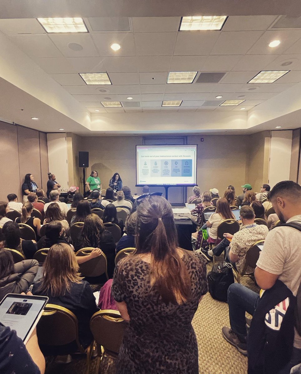 My @LynwoodSchools @LUSDDigital @kab_graham @SandraNedu always knock it out the box w a standing room presentation. Great to see all the crew and all there random snaps of me. #WeAreCue #SpringCUE @cueinc