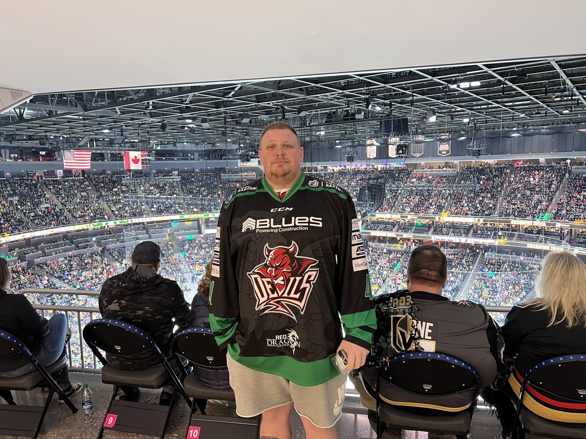CSmith_Laker4's tweet photo. Highlight of the night, walking the strip &amp; someone shouts “Let’s go Cardiff” https://t.co/TxbEYMSleo