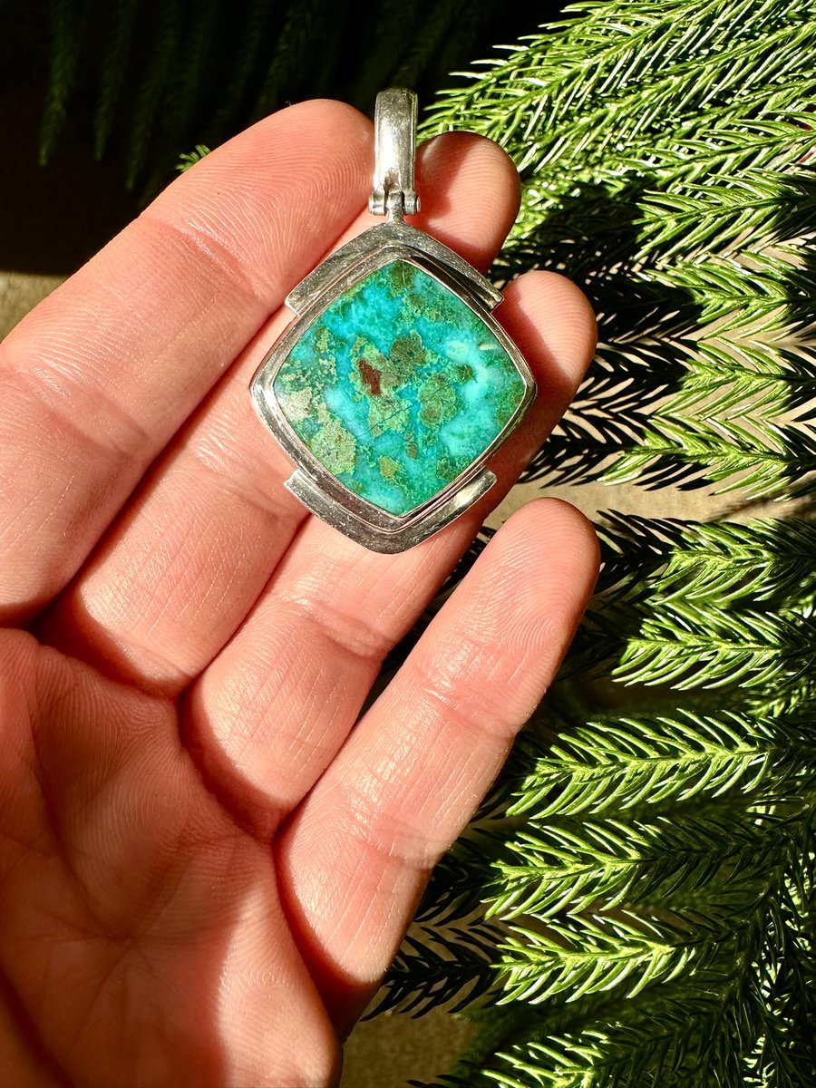 wisdom_ages's tweet photo. 2/2 ✨#Larvikite #pendant (from #Larvik, #Norway)
✨Raw #blacktourmaline #ring
✨#Green & #blue #turquoise pendant
✨ #Septariannodule with #tigerseye & #shell pendant
Comment to call dibs on any of these #oneofakind pieces, or come in to #shop!
#crystaljewelry #gemstonejewelry https://t.co/5oJVGLDfL2