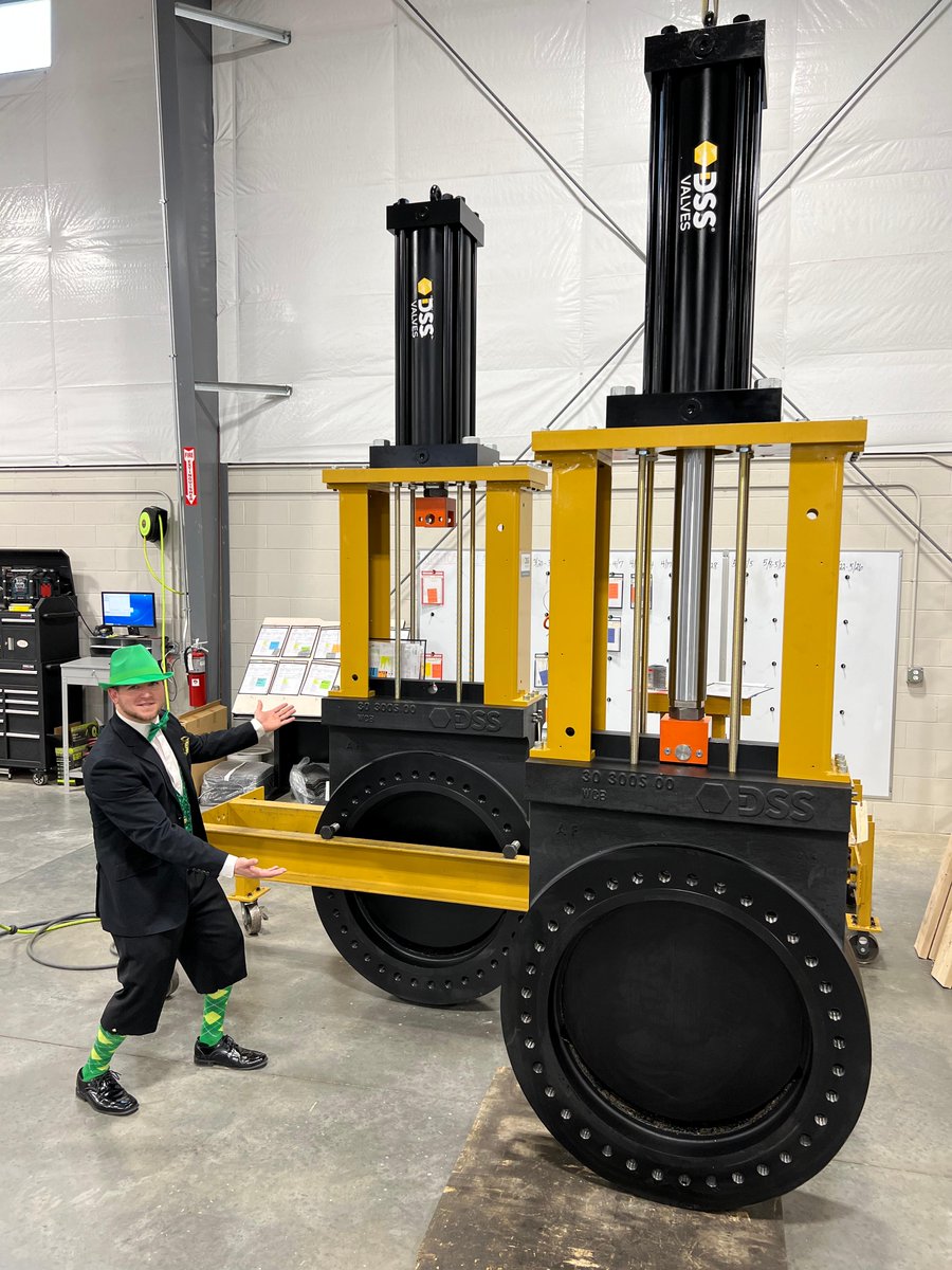 dssvalves's tweet photo. It may not be a pot of gold, but it is two 30” Class 300 Severe Service Knife Gate Valves headed to a valued oil sands customer. Happy St. Patty's Day all! #severeservicevalves #HappyStPatricksDay #oilsands #knifegatevalve https://t.co/BpXUxnRmhs