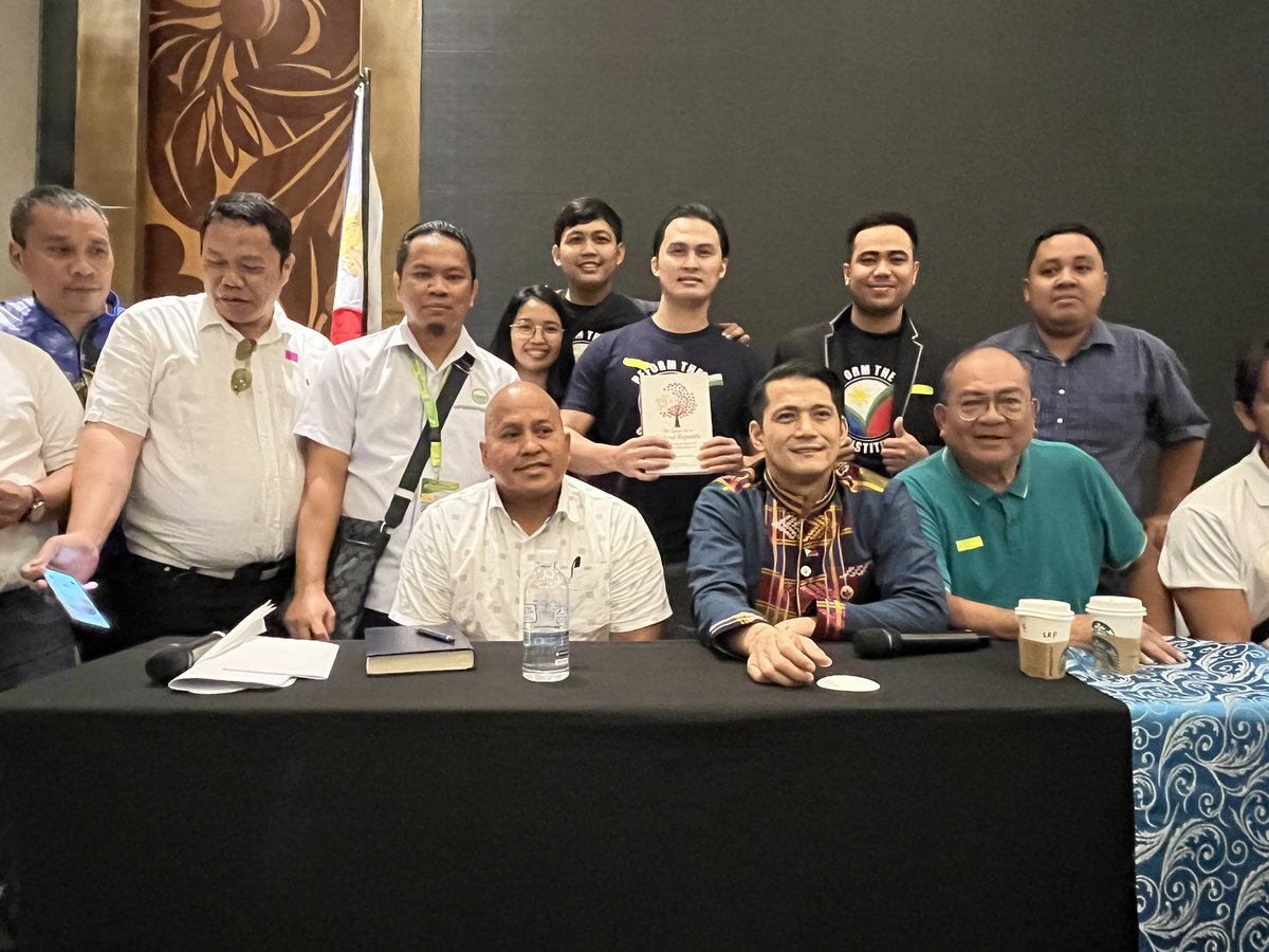 RealCARLU's tweet image. With my fellows and my Cousin-in-Law Atty Enric Rama Cebu’s former Gov. Public Forum on #YesToChacha Sen Robin Padilla with Sen Bato. #Economicliberalization #jobsjobsjobs #CoRRECTtheConstitution
