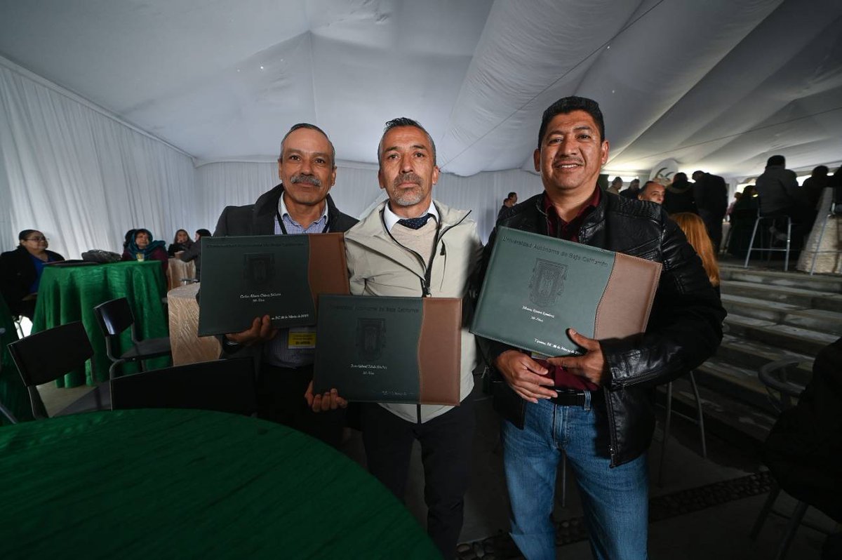 GacetaUABC's tweet photo. La #UABC reconoce el valor y el esfuerzo de 155 integrantes del personal administrativo y de servicios que cumplieron 20, 25, 30, 35 y 40 años laborando en la institución.
¡Muchas felicidades! 💚

Todos los detalles en
https://t.co/Ucd0lhbWhP https://t.co/L6NoqU0sWn