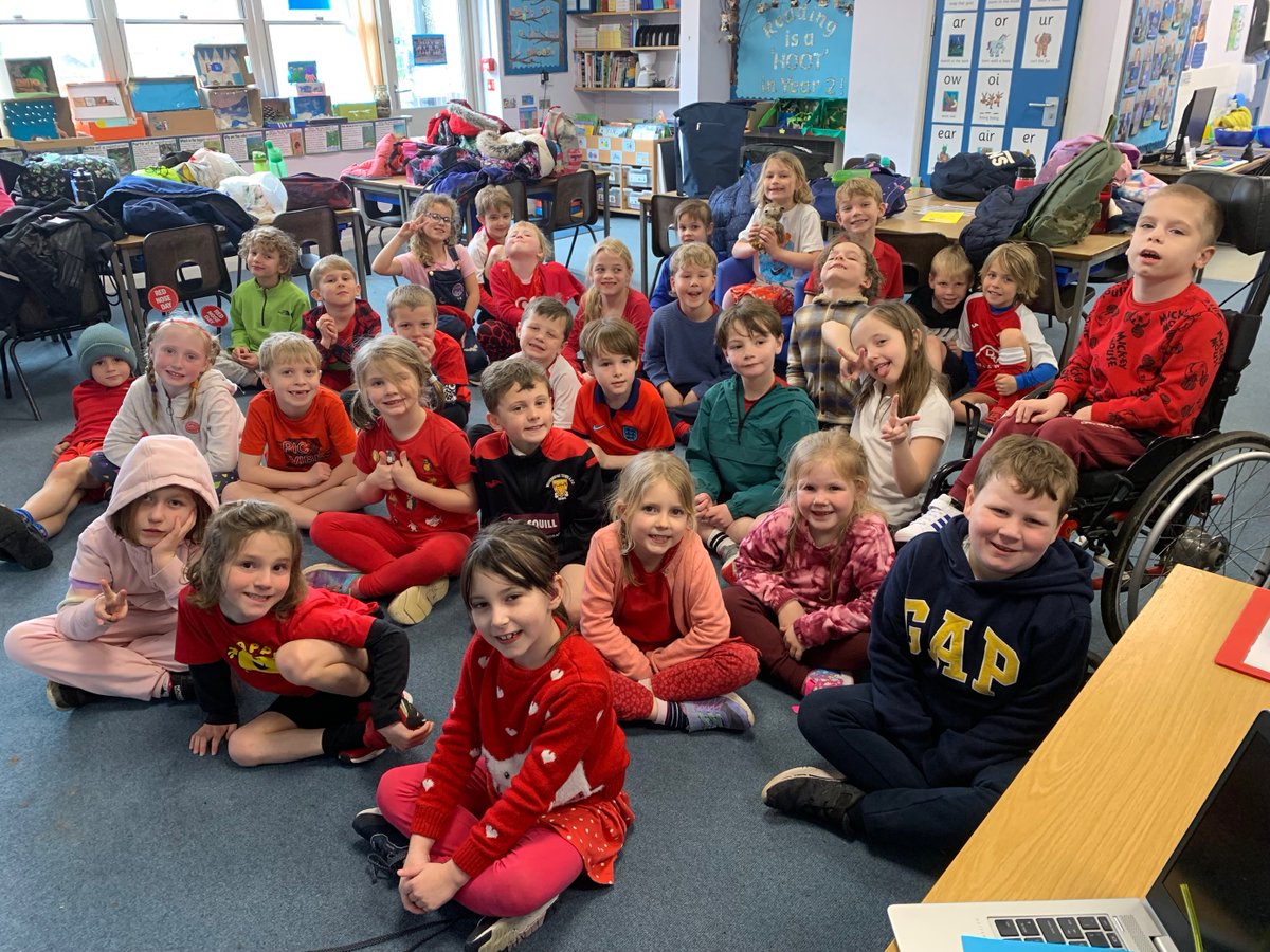 StMinverSchool's tweet photo. Greenaway Class have been SO busy recently - they rarely stand still long enough for a photo!
So here we have last week's Stars of the Week as well as a class full of SWIMMING Stars for this week - well done, Team Greenaway! 💙 https://t.co/PJ01FHfblx