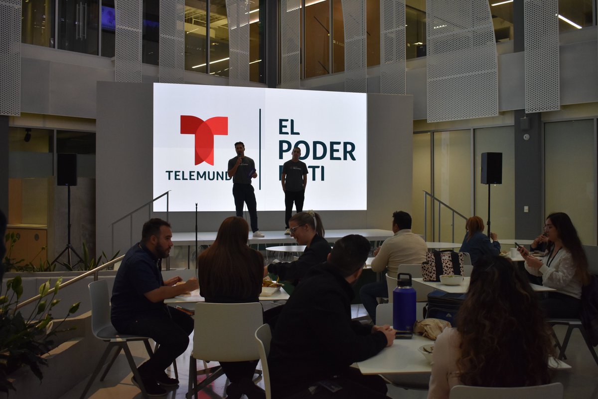 NBCUTelemundo's tweet image. This week we celebrated the #NBCUnites Non-Profit fair at Telemundo Center! ✨

Our employees learned about our local non-profit partners and how we can get involved to make an impact. 

Thank you to everyone who joined to make a difference in our communities. #ElPoderEnTi