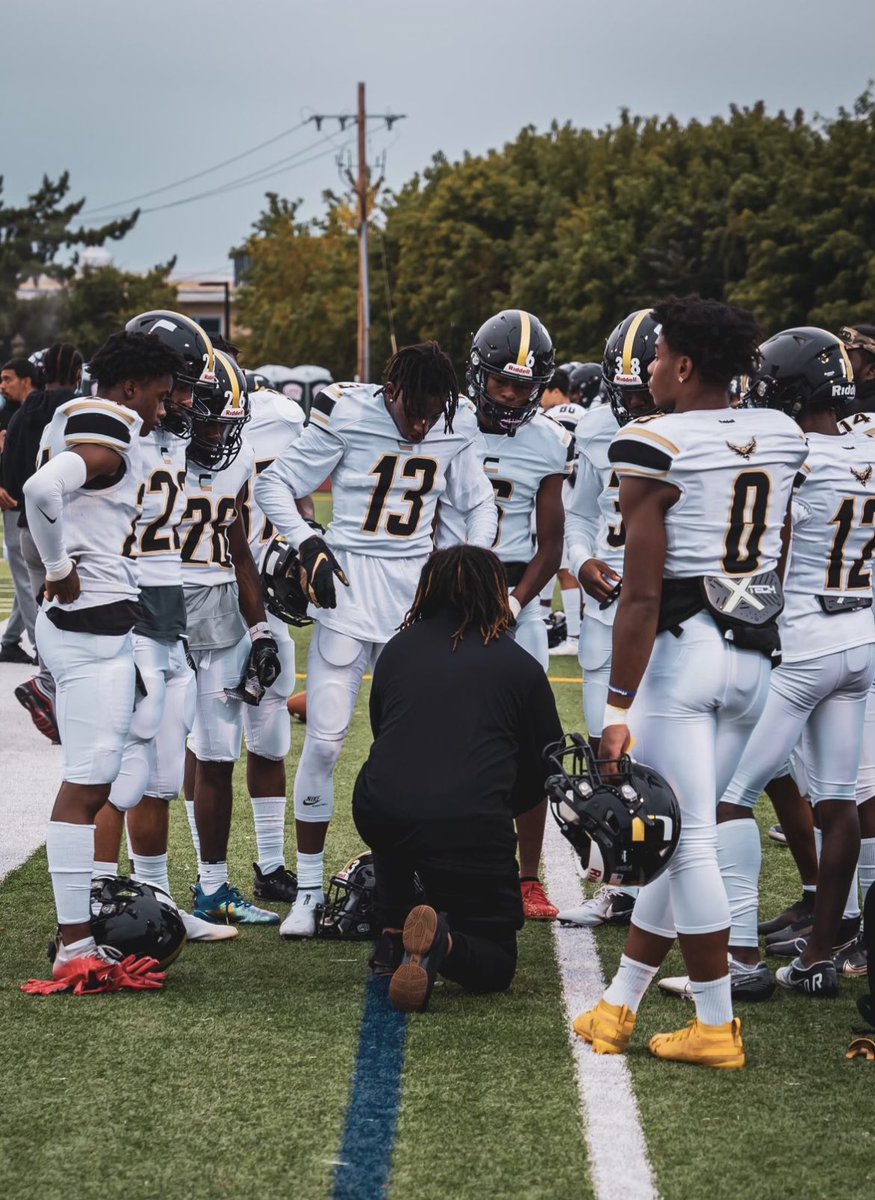 CentralFB413's tweet image. Your so much more than a Coach to us.

You are our FAMILY.

THANK YOU @JuiceWa45 for everything! 

#DBNation ➡️ #Flagship🚩