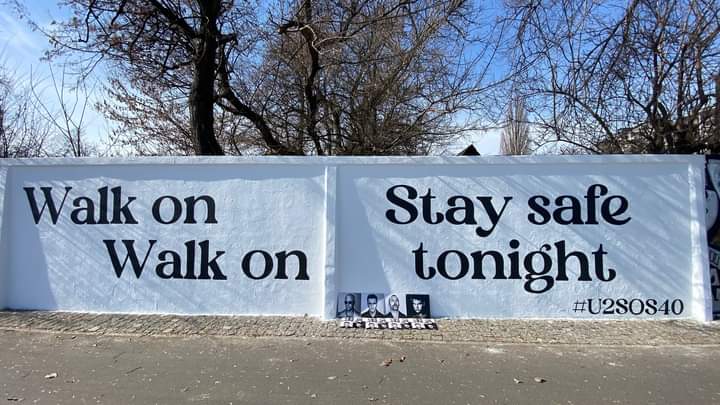 ElizabehMary's tweet image. Walk On Walk On
Stay safe tonight 
Warsaw Poland #U2SOS