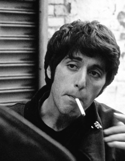 Janti çocuklardı.. sonra birgün aşık oldular.. arkasından hayat vurdu.. Gülümsemek elbette kolaydır .. Düştüler, kalkamadılar..