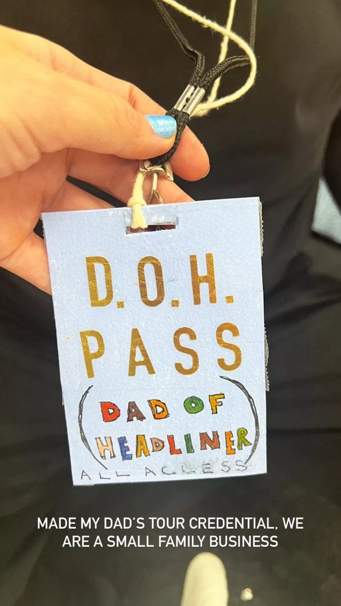 hotgosipnewz's tweet photo. Taylor Swift Shares Look at Backstage Pass She Made Her Dad Ahead of Eras Tour
#hotgossipnewz #music #TaylorSwift #BackstagePass #MadeforDad #ErasTour
https://t.co/uSoGt5VJtE https://t.co/h8gcN5sySp