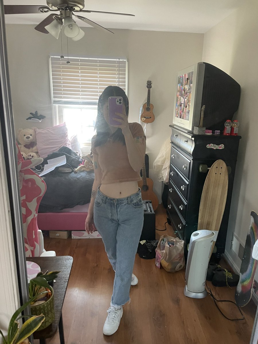 lexywiththemask's tweet photo. hi twitter 🥰 should i take some st patrice day themed pics 2day??? https://t.co/qSQ1Y8gwHn