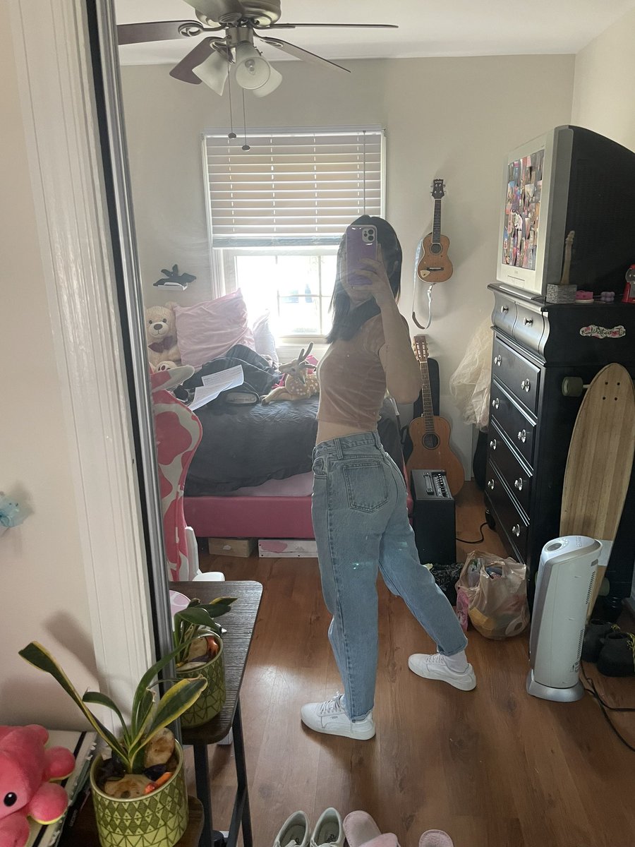 lexywiththemask's tweet photo. hi twitter 🥰 should i take some st patrice day themed pics 2day??? https://t.co/qSQ1Y8gwHn