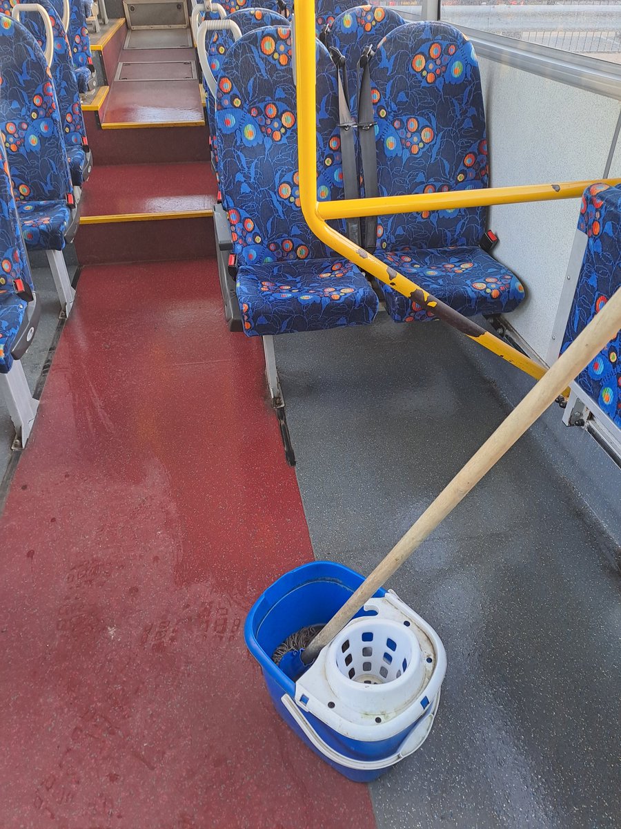 Ian19691969's tweet photo. @EYBuses Platform Inspectors' work is never done #spillageintheaisle https://t.co/WX46g3dSo8