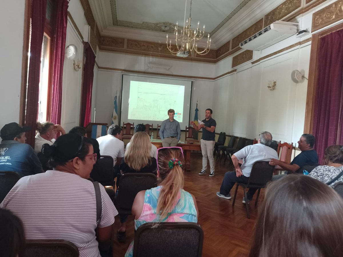 NigroFrancisco's tweet photo. San miguel sigue creciendo! 
Hoy, reunión de trabajo con @federandle y los coordinadores territoriales, donde conversamos sobre las diferentes obras y proyectos que se van a realizar en los distintos barrios de San Miguel.

#SanMiguel https://t.co/D3rupJgauG