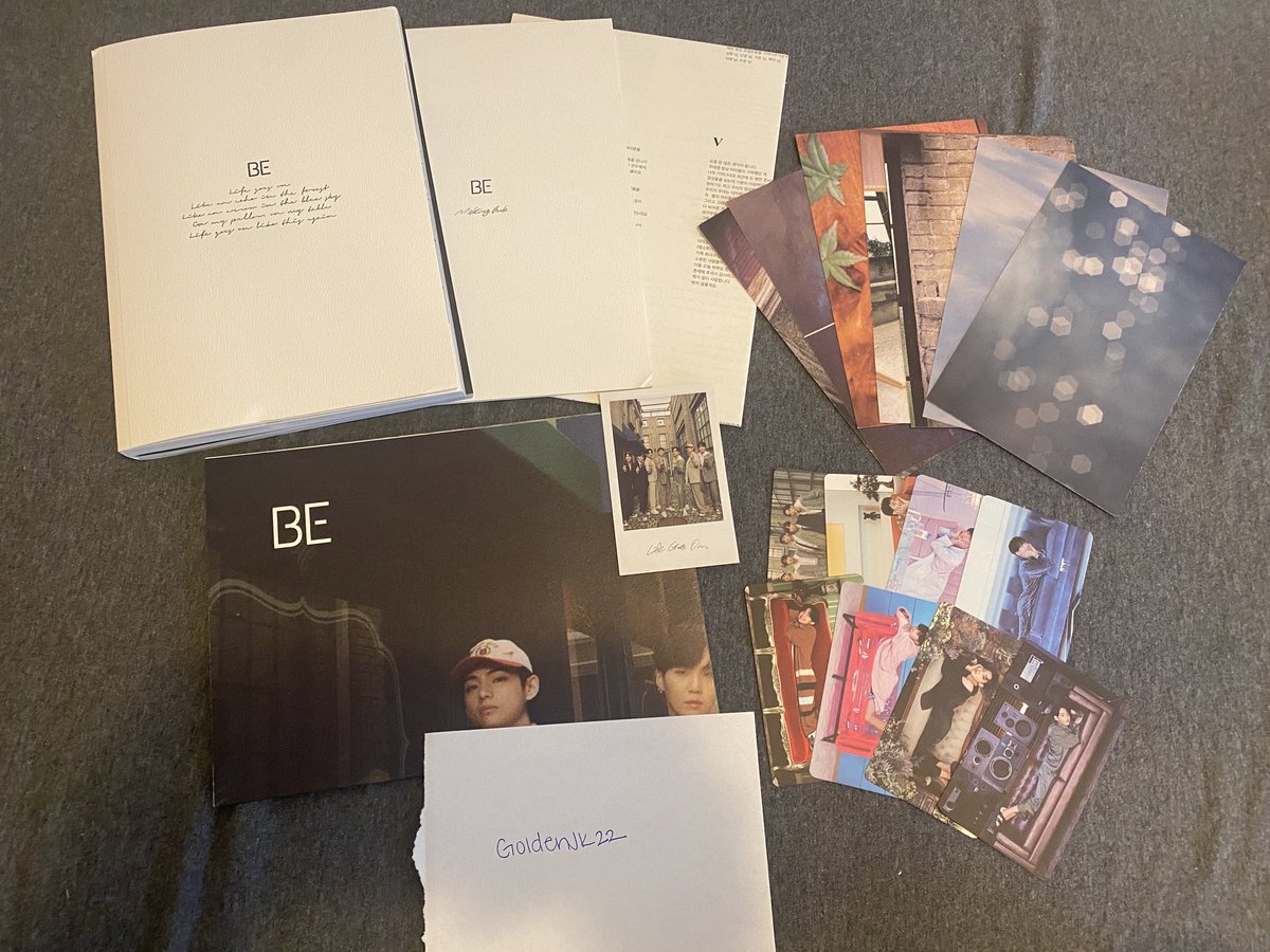 GoldenJK22's tweet photo. [USA ONLY] BTS BE Album 

Selling album for $40 + shipping
Photo cards only $15 + shipping or $3 each + shipping
Polaroid style photo card $5 + shipping
Folded poster only $10 + shipping
Postcards only $10 + shipping https://t.co/N9XNwUChOW