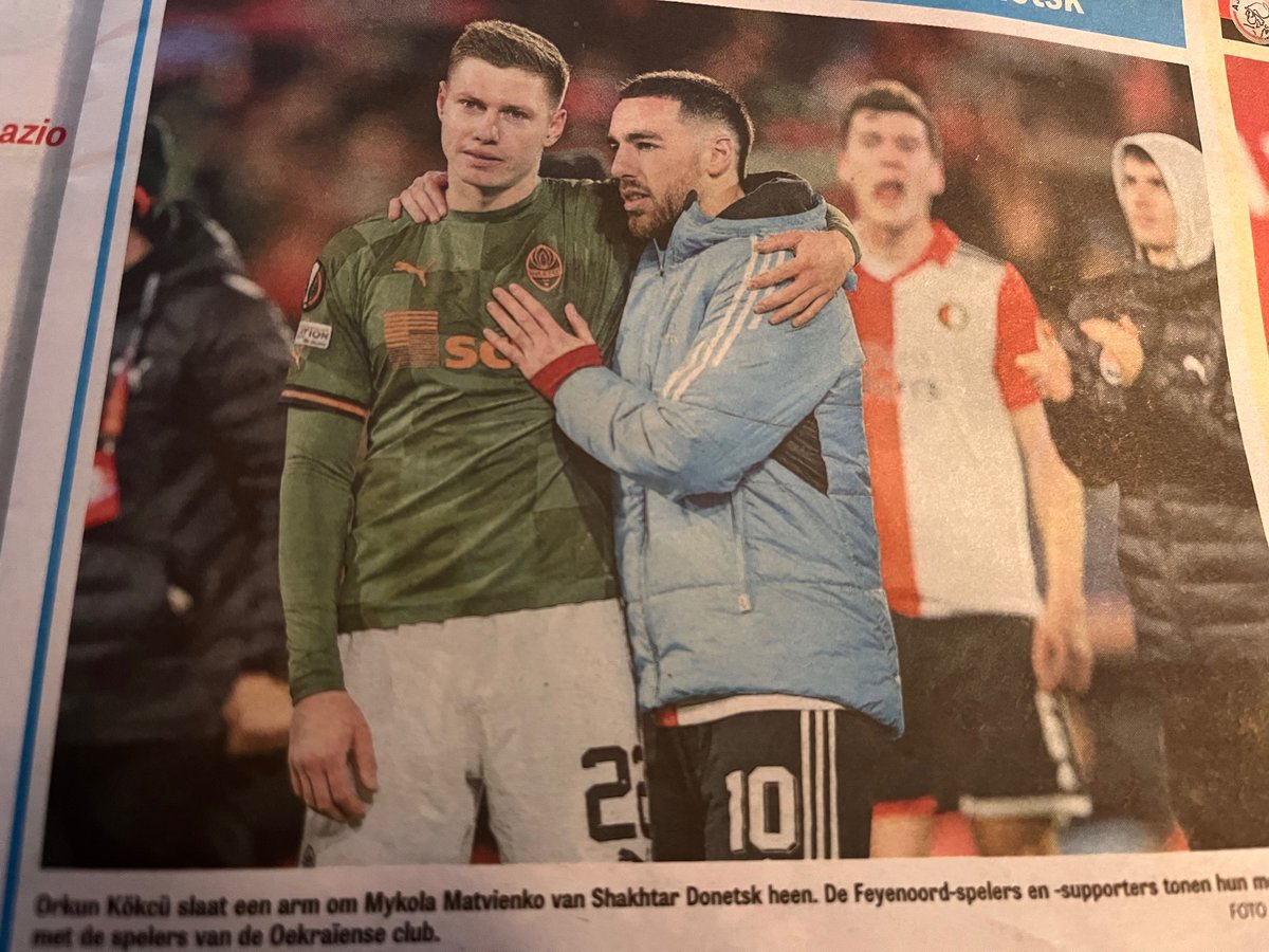 Kijk dit is voor mij zoveel mooier en echter dan het dragen van een opgelegd bandje waar de KNVB in Qatar niks van wilde weten!