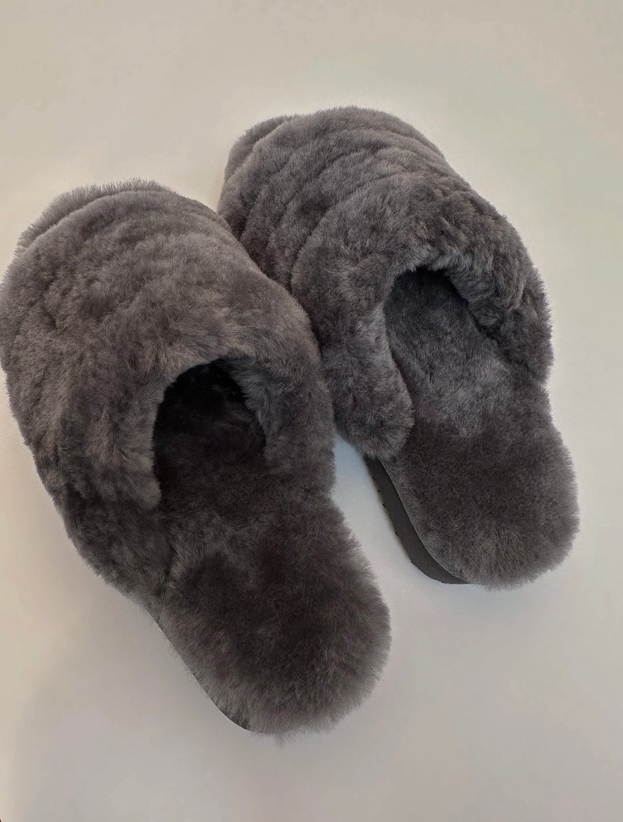 RedfootShoes's tweet photo. It's a Joyce slip-on kind of day! 
All our Australian sheepskin slippers are temperature regulating to keep your feet warm in the winter and cool in the summer 😄

Shop now 👉🏼 https://t.co/ColohPveGf https://t.co/G2uGuP3Gh6