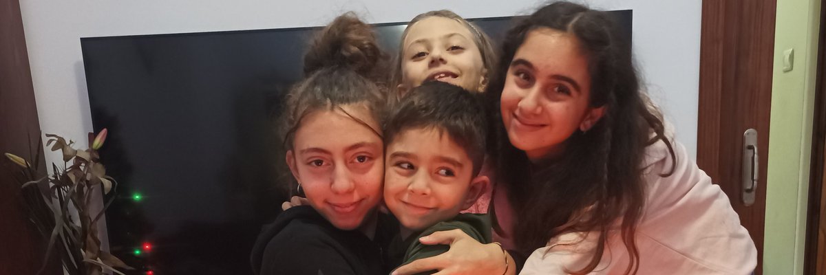 Emine Aksoy Altınçay (@aksoyemine4) on Twitter photo Serinim sensiz geçen 40 koca karagün.Sen gittiğinden beri biz yaşamıyoruz.Seni çok özlüyoruz ve her geçen gün dahada zorlaşıyor herşey.Öyle öfke doluyum ki .Sensiz nasıl olacak kuzum.Olmayacak teyzem artık olmayacak. Biz sensiz çok eksiğiz Serinim. #isias40karagün Serinim sensiz geçen 40 koca karagün.Sen gittiğinden beri biz yaşamıyoruz.Seni çok özlüyoruz ve her geçen gün dahada zorlaşıyor herşey.Öyle öfke doluyum ki .Sensiz nasıl olacak kuzum.Olmayacak teyzem artık olmayacak. Biz sensiz çok eksiğiz Serinim. #isias40karagün