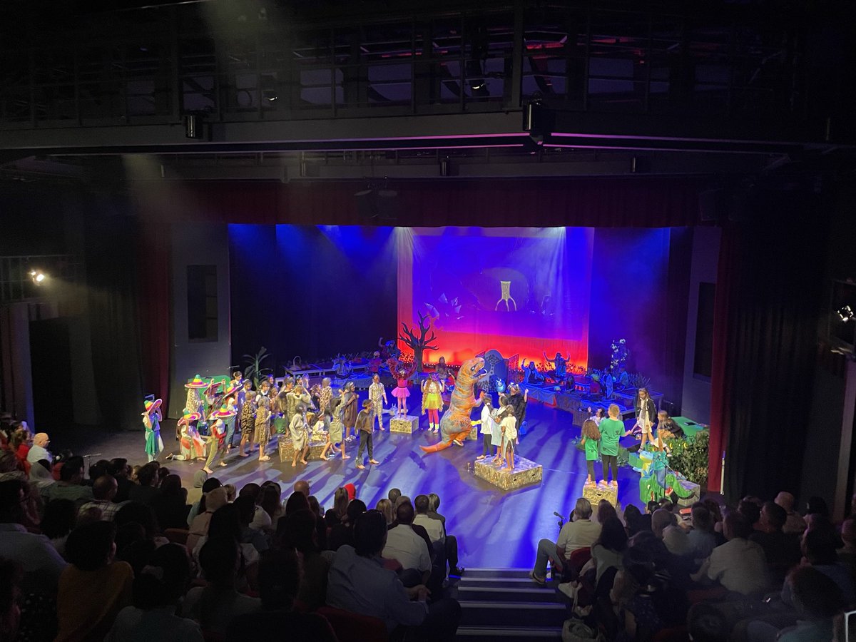 PrincipalMuscat's tweet image. Congratulations &amp;amp; well done to our amazing #students  for their superb performances in this year’s @BSMuscat Primary production: Rock Bottom - BSM’s own version of the Craig Hewes classic. I was so proud watching so many students perform with such confidence, style &amp;amp; character.