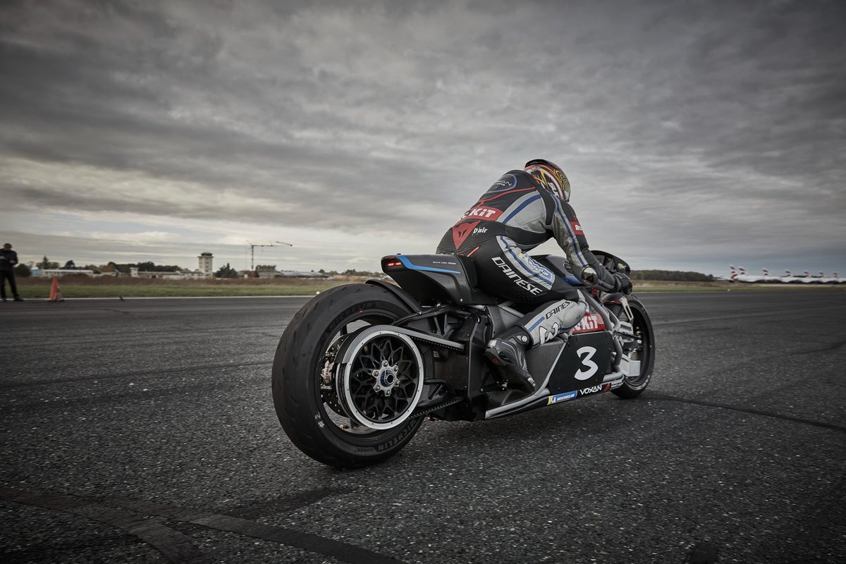 Riding seasons 🌪️

#Wattman #WorldSpeedRecord #fastest #motorcycle #motorbike #twowheels #2wheels #ebike
