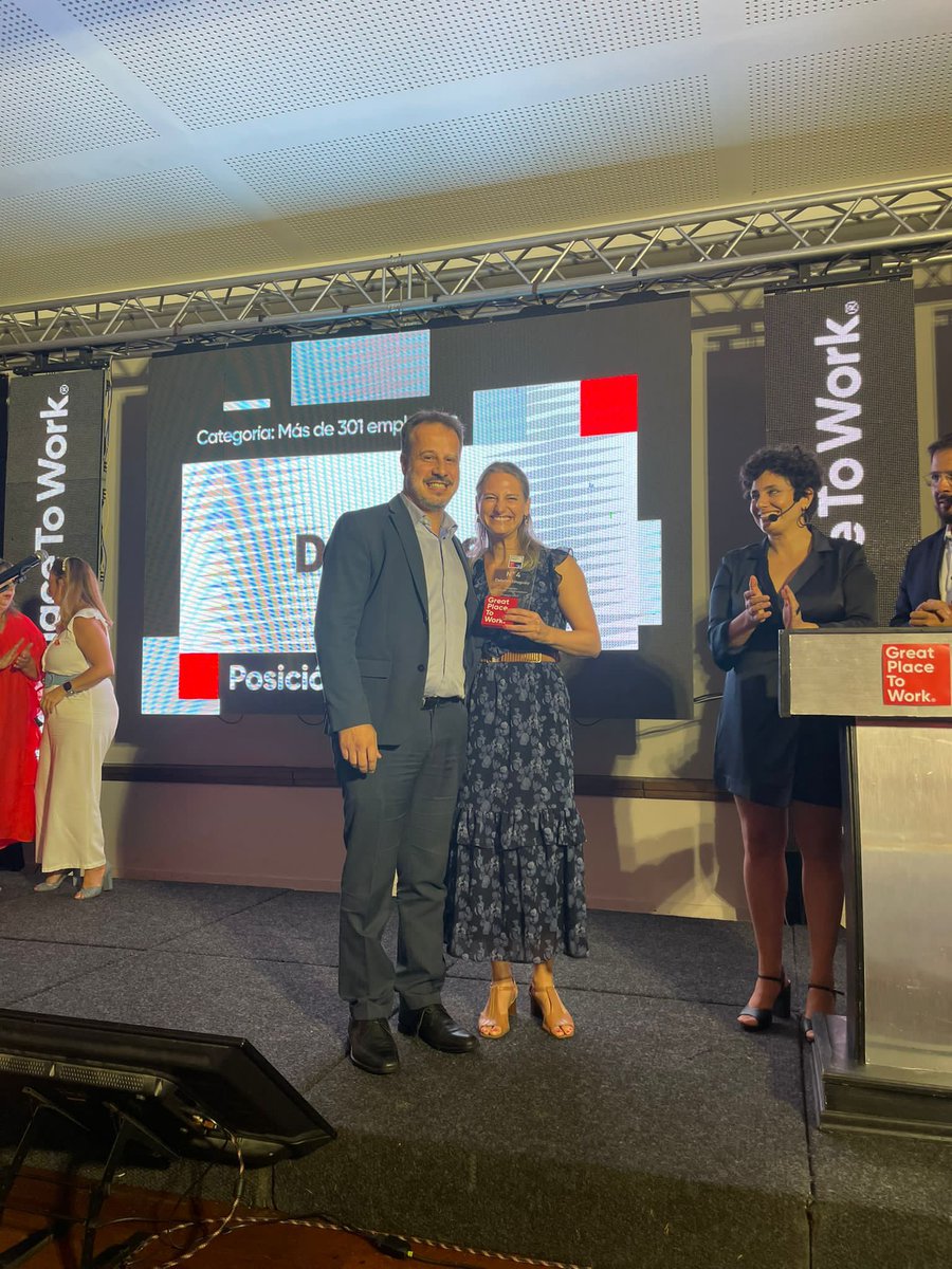 DeloitteUruguay's tweet photo. Nuestros profesionales piensan que Deloitte les brinda una excelente experiencia laboral, por eso fuimos reconocidos en #4 lugar por @GPTW, en la categoría de más de 301 colaboradores, como uno de los mejores lugares para trabajar en 2023. Juntos hicimos esto posible. #GPTW2023 https://t.co/vo224VsC8j