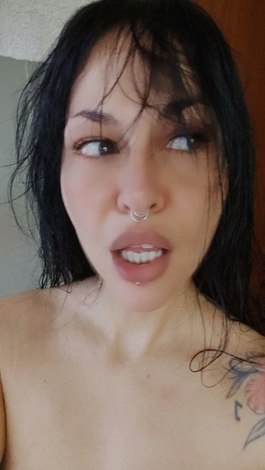 Buongiornissimo 💦🖤 https://t.co/RaQIM4ExIj<a href="/tag/pompastacazzodimusica"class="tags"><span>#pompastacazzodimusica</span></a>