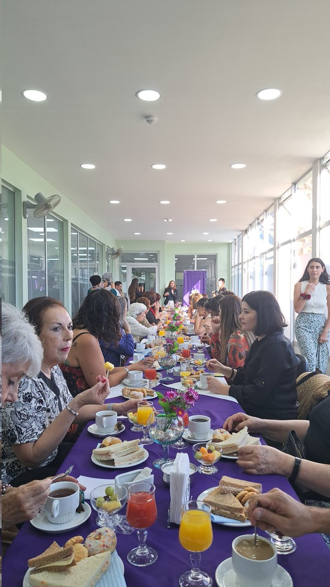 VeroChavezNunoa's tweet photo. Compartiendo con ñuñoínas en el Departamento de Personas Mayores en el marco del #8M Gracias por la grata conversación @MuniNunoa @EmiliaRiosS https://t.co/XbPvTwSQul