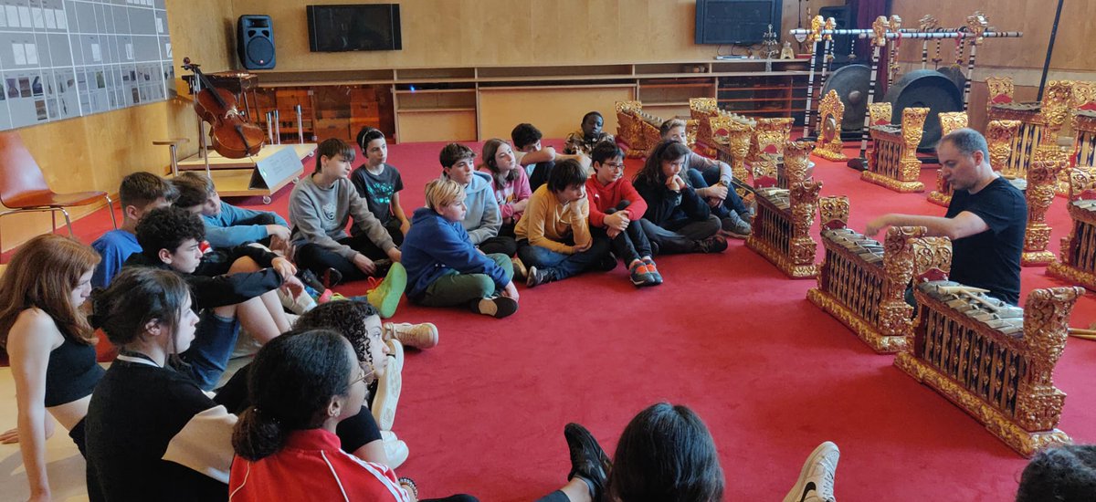 VilaExpressio's tweet photo. 1r C i 1r E avuí han fet de musicòlegs especialistes en organologia i de percussionistes d'un ensemble de Gamelan al @museumusicabcn https://t.co/YNMFrmgftv