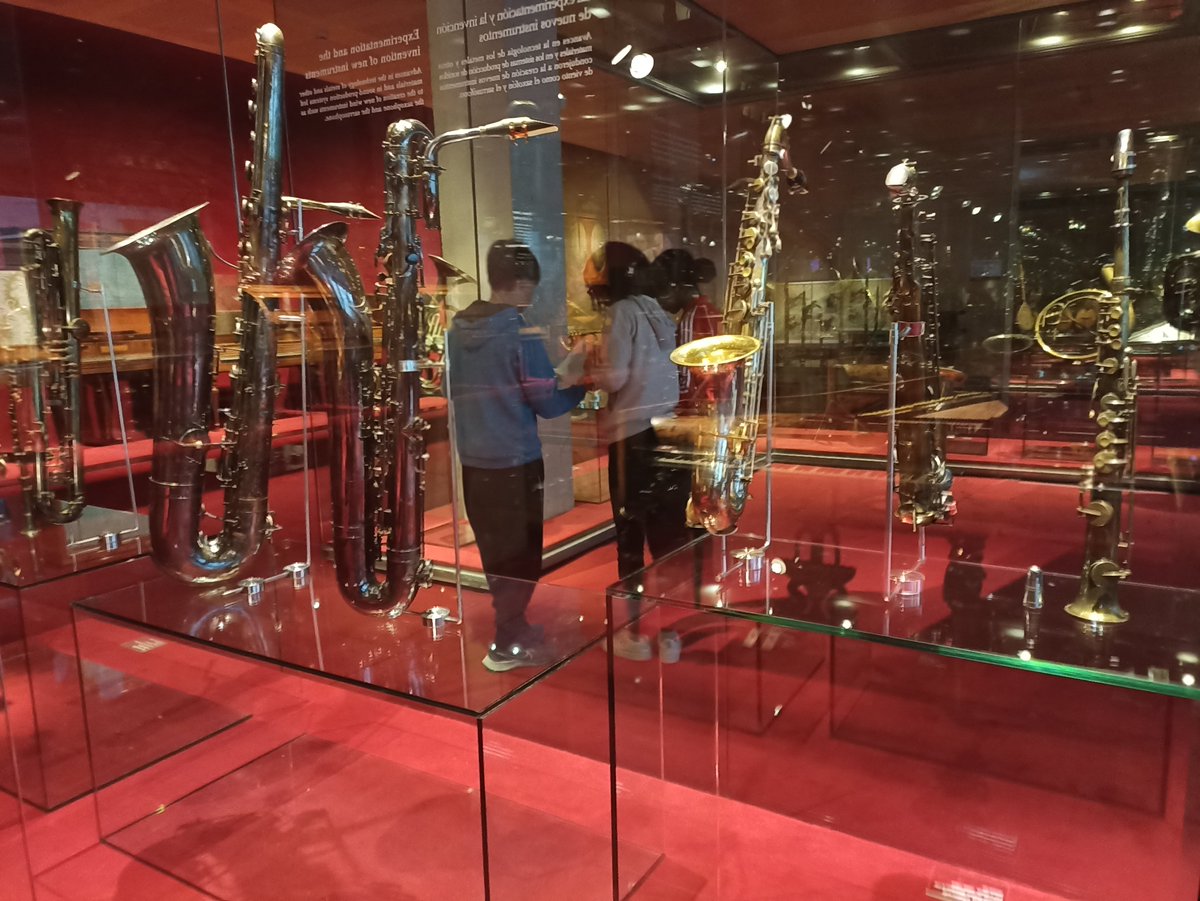 VilaExpressio's tweet photo. 1r C i 1r E avuí han fet de musicòlegs especialistes en organologia i de percussionistes d'un ensemble de Gamelan al @museumusicabcn https://t.co/YNMFrmgftv