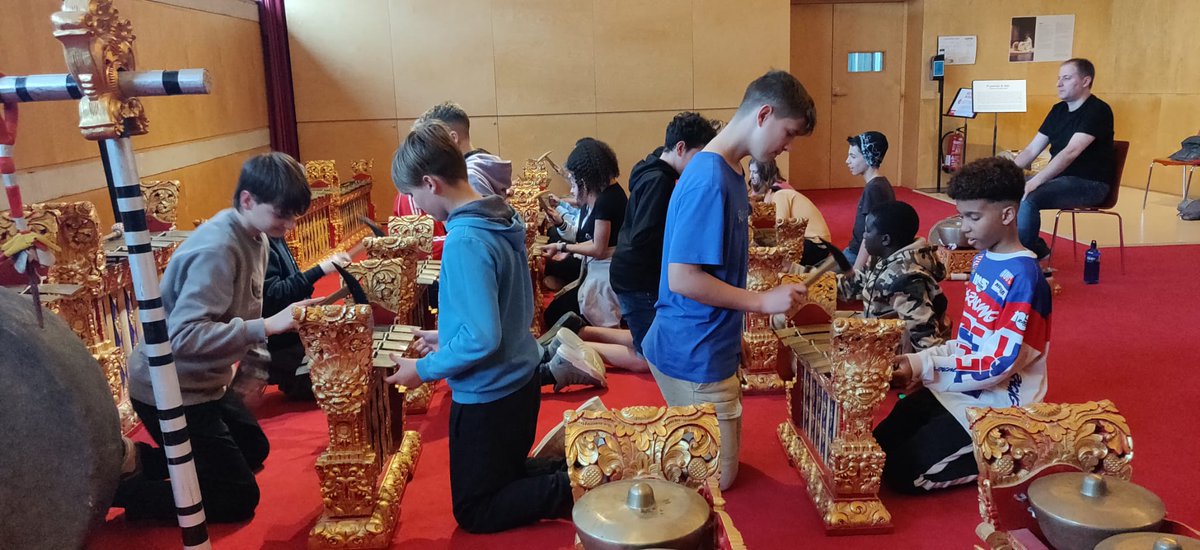 VilaExpressio's tweet photo. 1r C i 1r E avuí han fet de musicòlegs especialistes en organologia i de percussionistes d'un ensemble de Gamelan al @museumusicabcn https://t.co/YNMFrmgftv
