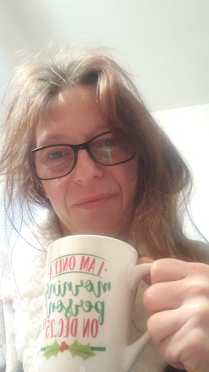 kfawnmc's tweet photo. Morning hair, don't care ☕ #riseup #brewup 🍀 https://t.co/4fqxEkMSq3