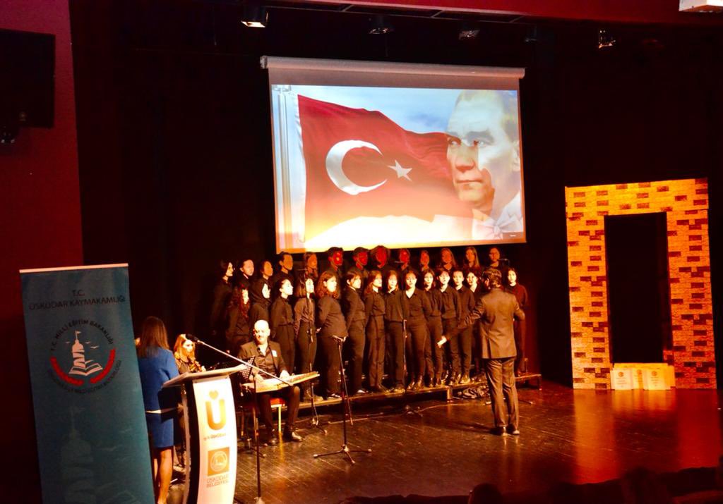 uskudarmem's tweet photo. 18 Mart Çanakkale Zaferi ve Şehitleri Anma Günü İlçe Programımız; Kaymakamımız Sn.Adem Yazıcı, Belediye Başkan Yardımcımız Sn.Zekeriya Şanlıer, İlçe Milli Eğitim Müdürümüz Sn.Sinan Aydın ve ilçe protokolümüzün katılımlarıyla Bağlarbaşı Kültür Merkezinde gerçekleştirildi. https://t.co/gzQQnUZS7p