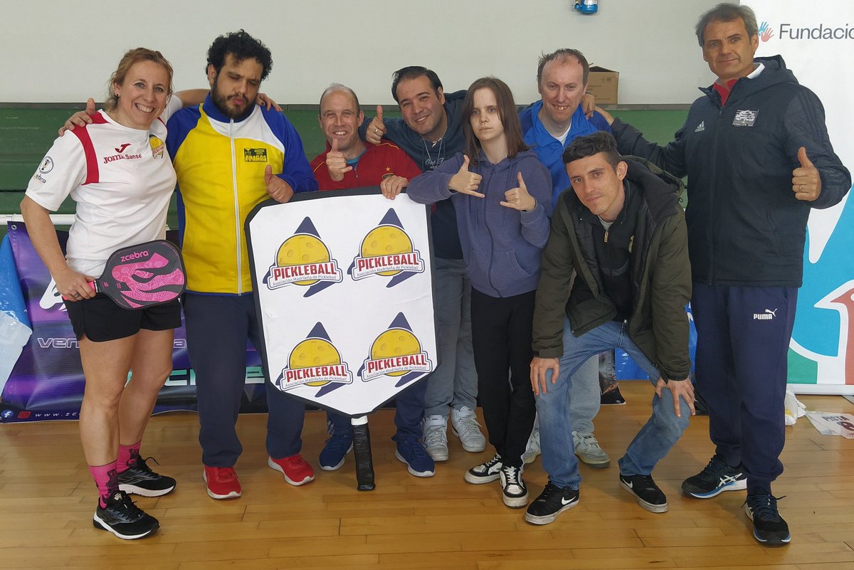 FundacionSERorg's tweet photo. Gran jornada de #Pickleball en la que nuestros deportistas han conocido y disfrutado de este fantástico deporte. Gracias a @femaddi a @PickleballSpain y @FundAlasMadrid. Y nuestra más sincera Enhorabuena a Gema García y su equipo por el reciente Reto Mundial conseguido 24h #WRPB https://t.co/7WKSqBuT5f