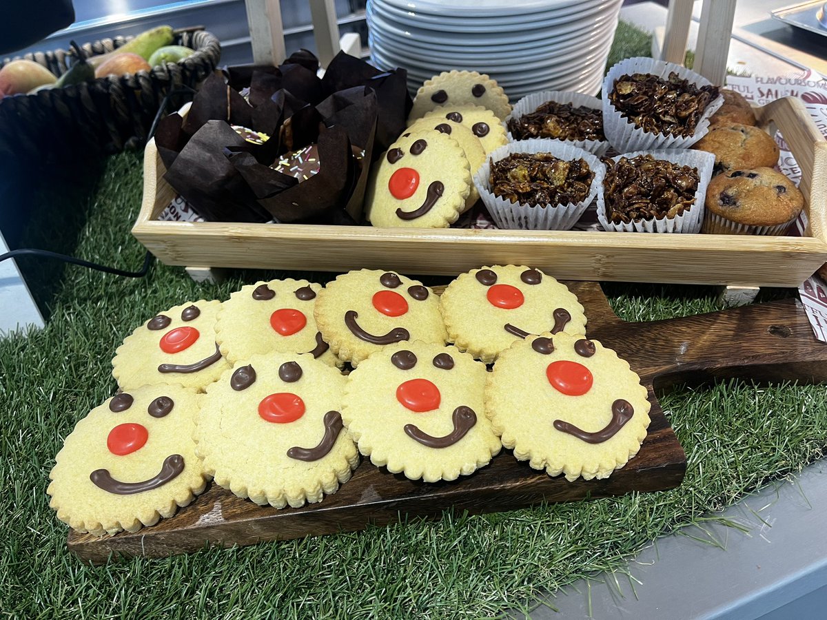 Red Nose Day ready 😊 <a href="/jtfreeschool/">JT Free School</a> @mellorscatering <a href="/LouisaMellors/">Louisa Mellors</a>