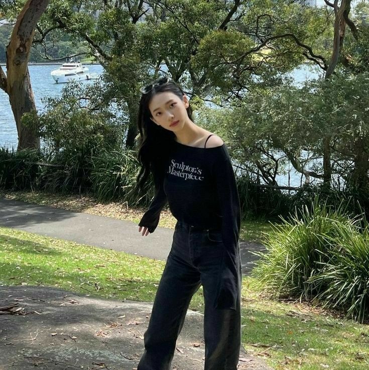 keenister's tweet photo. Jeje lagi jadi penghuni hutan. Saya jadi penghuni terakhir kantor. https://t.co/w6VpQB3Ax8