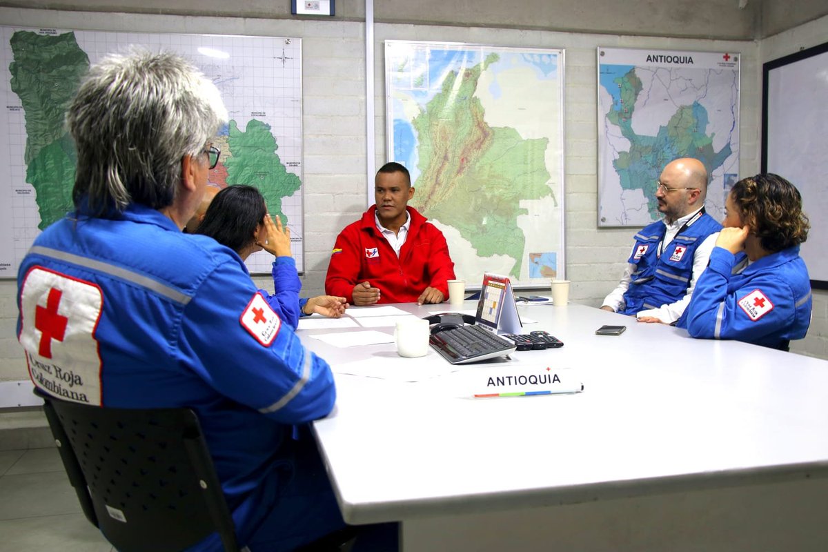 DirEjecutivoCRC's tweet photo. ¡La @cruzrojacol presente en Antioquia!

Inicia la Caravana Humanitaria de Misión Médica hacia el Bajo Cauca para llevar insumos, suministros médicos y 7 toneladas de oxígeno para Valdivia, Tarazá, Caucasia, El Bagre y Nechí, con 7 Vehículos y 15 Voluntarios de @CruzRojaAntioq. https://t.co/4fdWW0j7mn