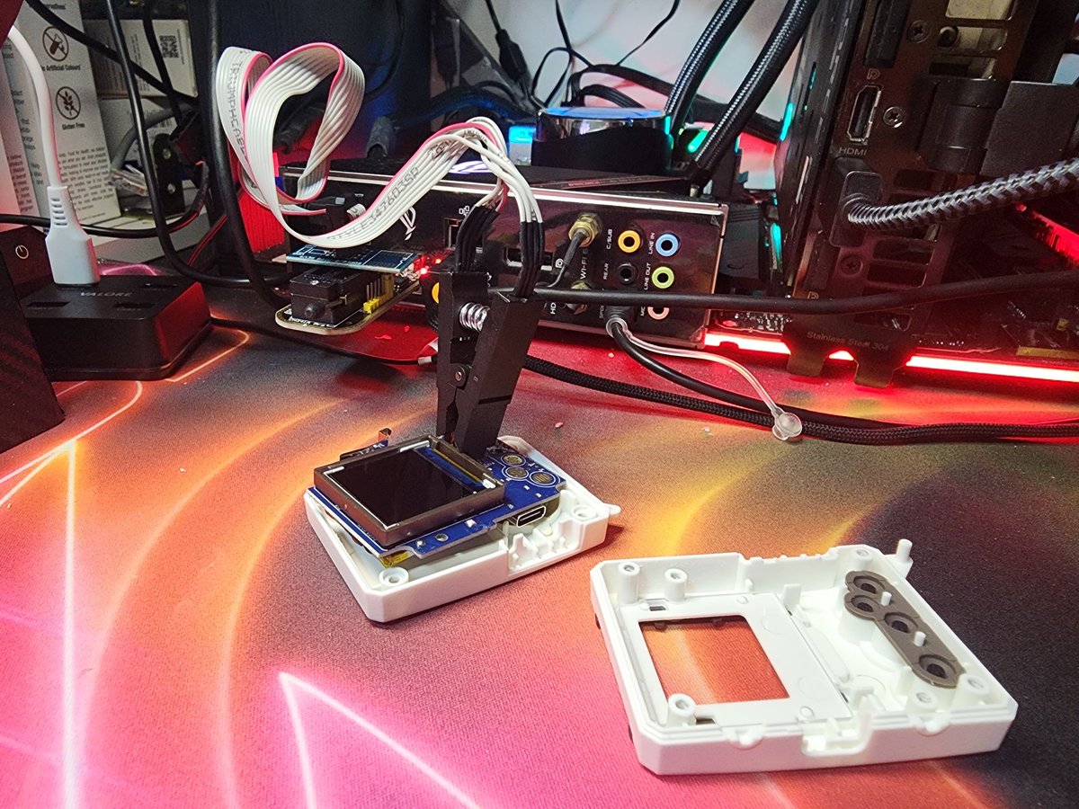 DigibitO's tweet photo. Reprogramming and modding my Digimon colour. You can do wonders if you have a product with an exposed Chip. https://t.co/Dkmtc0Euuw