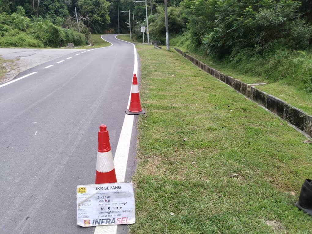 Kerja-kerja pembersihan dan mengutip sampah di Jalan Kelab.
@MOWorks <a href="/JKRSelangor/">JKR Selangor</a> <a href="/kumpulansemesta/">Kumpulan Semesta Sdn Bhd</a>