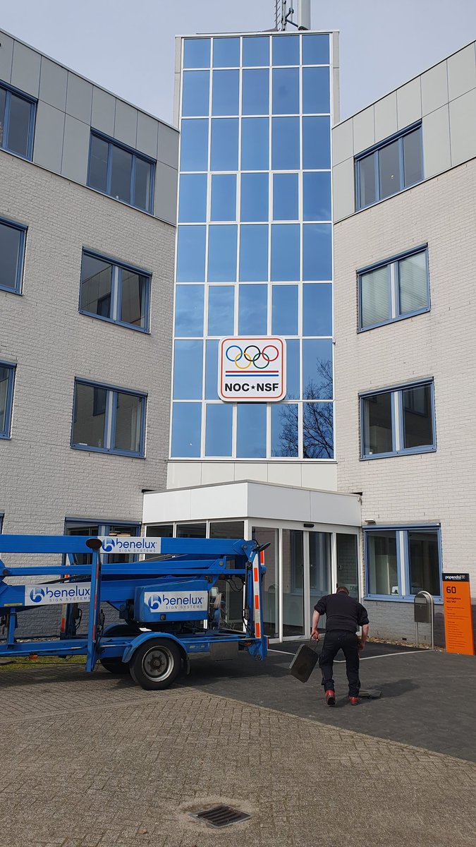 bjhilgers's tweet photo. Heheh! Het heeft even geduurd. Maar ons kantoor heeft weer een gezicht! Lange tijd was ons kantoor logo-loos. 😉 Zal ook mijn sporterfgoed DNA wel zijn. Maar nu zijn we er weer! Ik heb dat stukje trots weer een terug om bij zo'n mooie organisatie te mogen werken. #itsjustalogo https://t.co/LQs9NcIck6