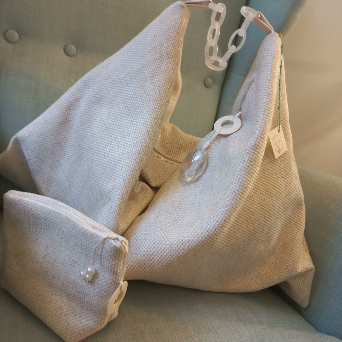 LaBallerinaBia1's tweet photo. Nuovo ordine per una cliente speciale (come tutte quelle che si affidano a me❤️) #folderbag in tessuto tapissière canvas
#accessori  #borse #bigiotteria #LaBallerinaBianca https://t.co/FEcyxJbYpl