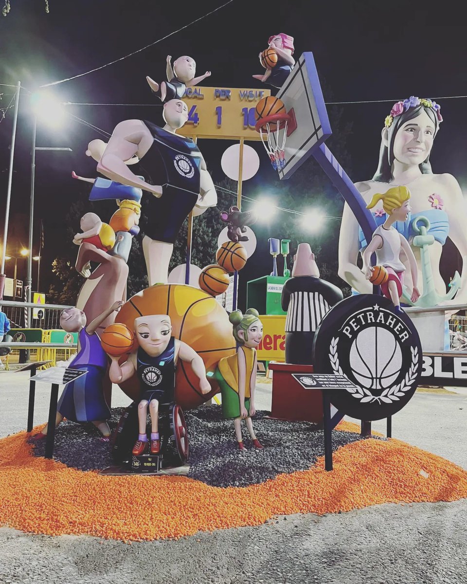 Miarco_es's tweet photo. #València en #Fallas. El olor a #pólvora y el color de los #ninots ha inundado la ciudad. Nos encanta que las #fallas también trabajen por la #inclusión y ayuden a dar #visibilidad al #baloncestoparatodos de nuestros amigos de @cbpetraher. 

#fallasdeValencia #deporteinclusivo https://t.co/y6heTzXGF2