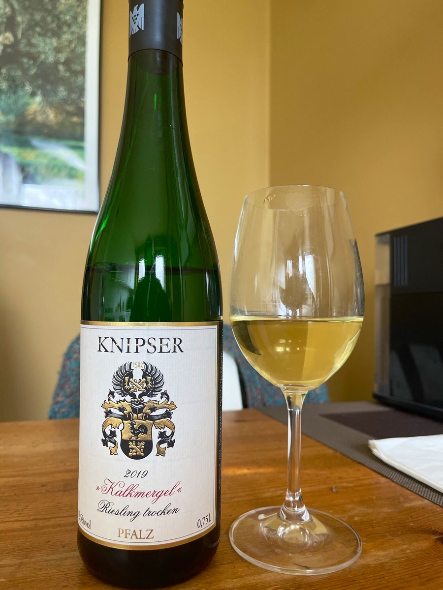 joukesp's tweet photo. #FridayLunch #FishAndSpinachLasagne #Riesling #Knipser #Kalkmergel
For a 1st this is unbelievable!
Perfect lasagna w cod & salmon, spinach & mornay sauce topped with cheese! (Used fond from prawn shells prepared last wk!)
Young but excellent Riesling Kalkmergel by Knipser.
88-90 https://t.co/DKEKDUCWSw