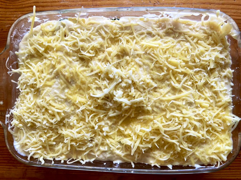 joukesp's tweet photo. #FridayLunch #FishAndSpinachLasagne #Riesling #Knipser #Kalkmergel
For a 1st this is unbelievable!
Perfect lasagna w cod & salmon, spinach & mornay sauce topped with cheese! (Used fond from prawn shells prepared last wk!)
Young but excellent Riesling Kalkmergel by Knipser.
88-90 https://t.co/DKEKDUCWSw