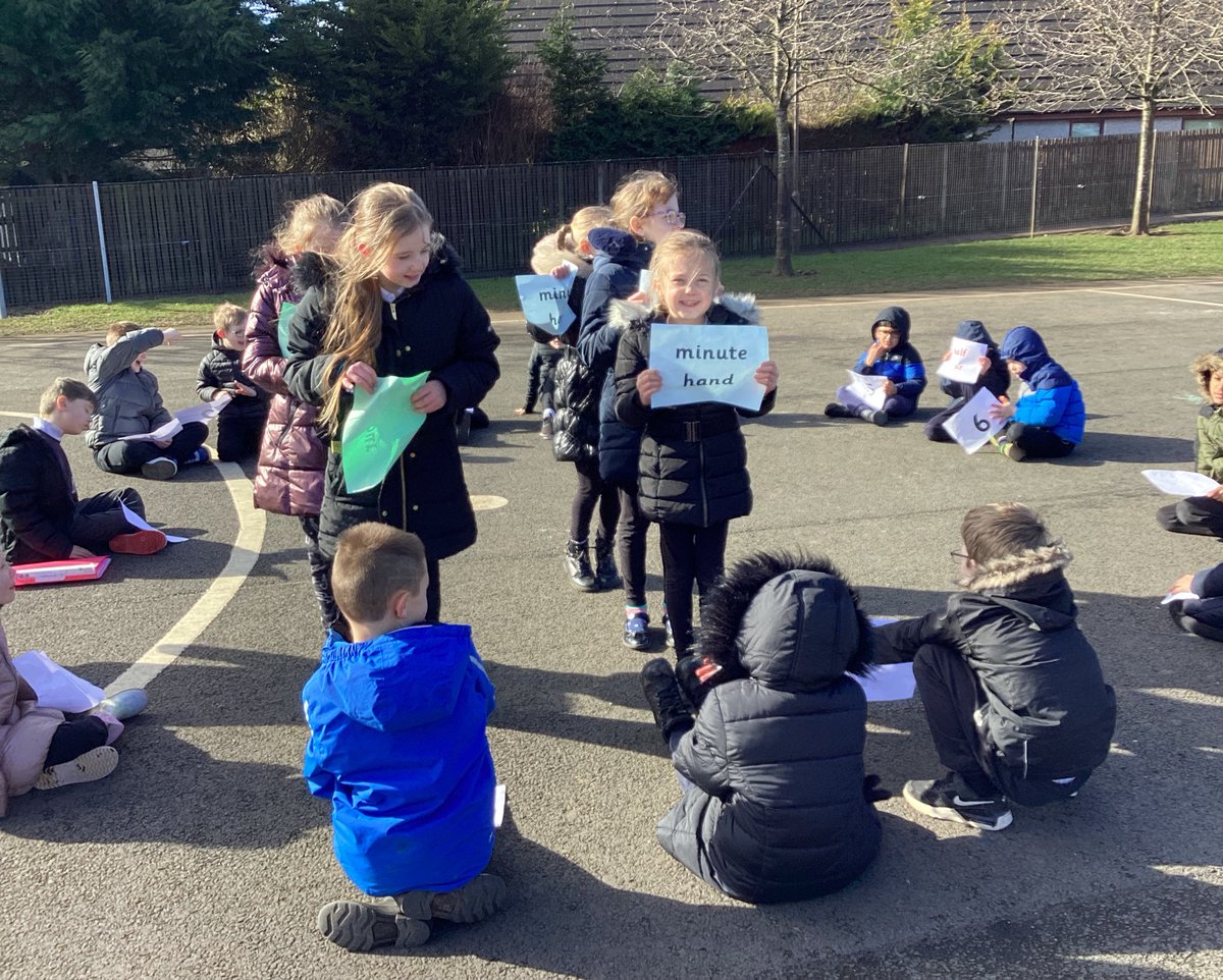 carmondean_ps's tweet photo. P4 had lots of fun making a human clock in the playground to help us learn how to tell the time! We have been practising quarter to, quarter past and 5 minute intervals⏰ @MissMorrisCPS https://t.co/WBinRe46dJ