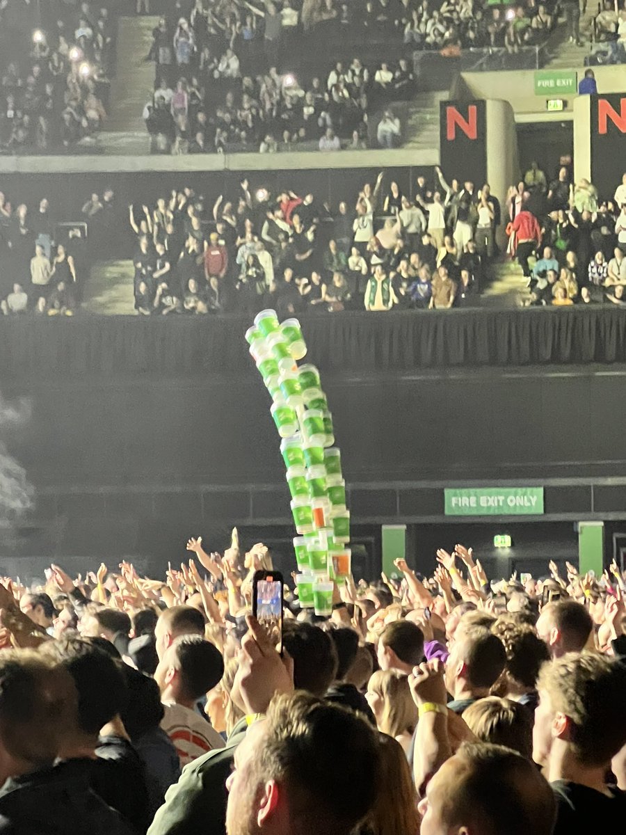 The biggest flex I’ve ever seen, at last nights <a href="/SnoopDogg/">Snoop Dogg</a> gig in the Hydro 😂 #Glasgow