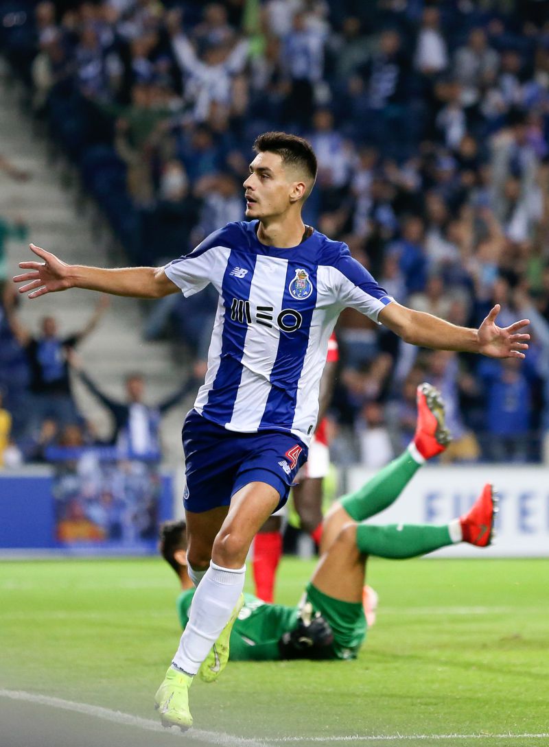 somosportocrl's tweet photo. Diogo Leite foi convocado pela primeira vez para a Seleção Nacional! Boa, Diogão 👏💙 https://t.co/OdKGSzpMbR