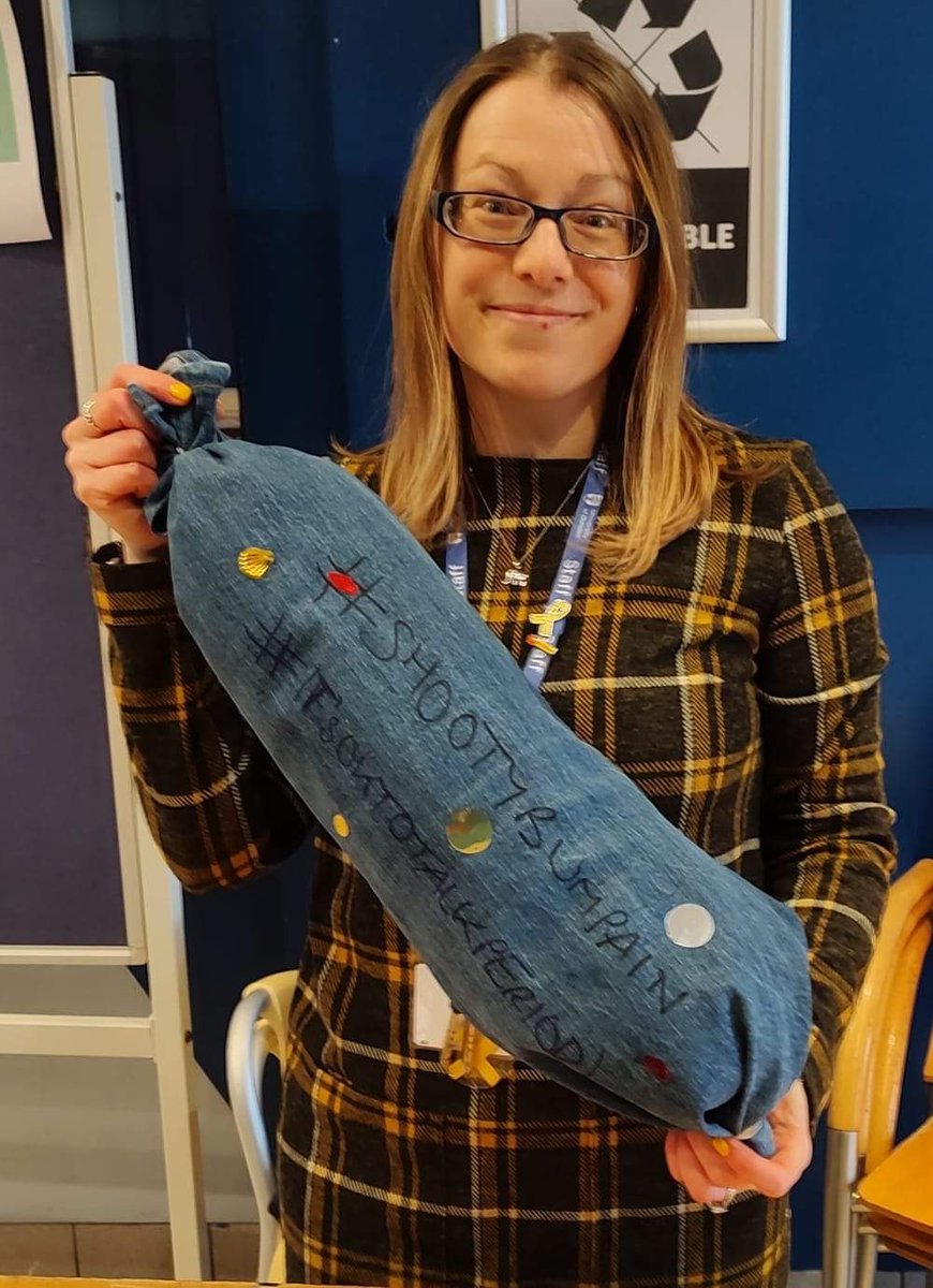 EndoDundee's tweet photo. Forgot to share these wee gems from the @dundeeuni event I attended last week - I made a wee Endo themed draught excluder using an old pair of jeans & took selfies with menstrual cups b/c why not?!
#ShootyBumPain
#ItsOKToTalkPeriod
#FckEndo
#EndoSucks
#OneInTen
@EndoDundee https://t.co/I1PLnSa2gy