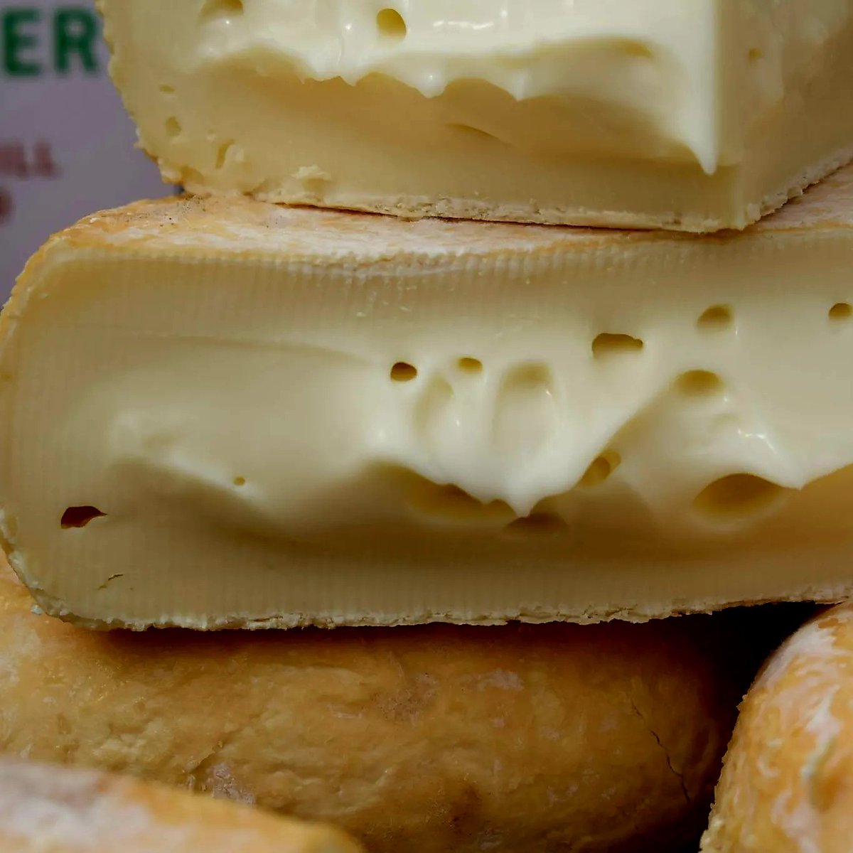 #CheeseNews Happy to announce that <a href="/FoodFMRadio/">FoodFM</a> <a href="/PetersYard/">Peter's Yard</a> commissioned a new series of my A Slice of Cheese podcast! It starts next week!