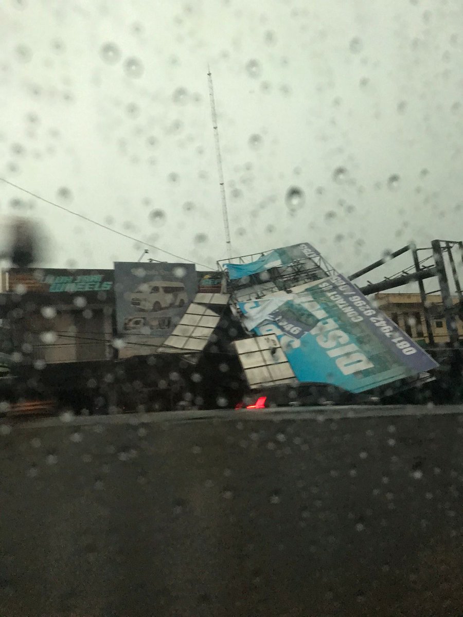 TRCBPBDDIY's tweet image. Laporan sementara kejadian multi hazard hingga malam ini 17/03 terpantau bbrp titik pohon, baliho dan tiang listrik tumbang mengganggu lalu lintas. Sementara itu juga dirasakan gempa dan untuk visual G. Merapi masih terjadi guguran lava pijar. Malem Setu Pon 🙏👨‍🚒🇮🇩