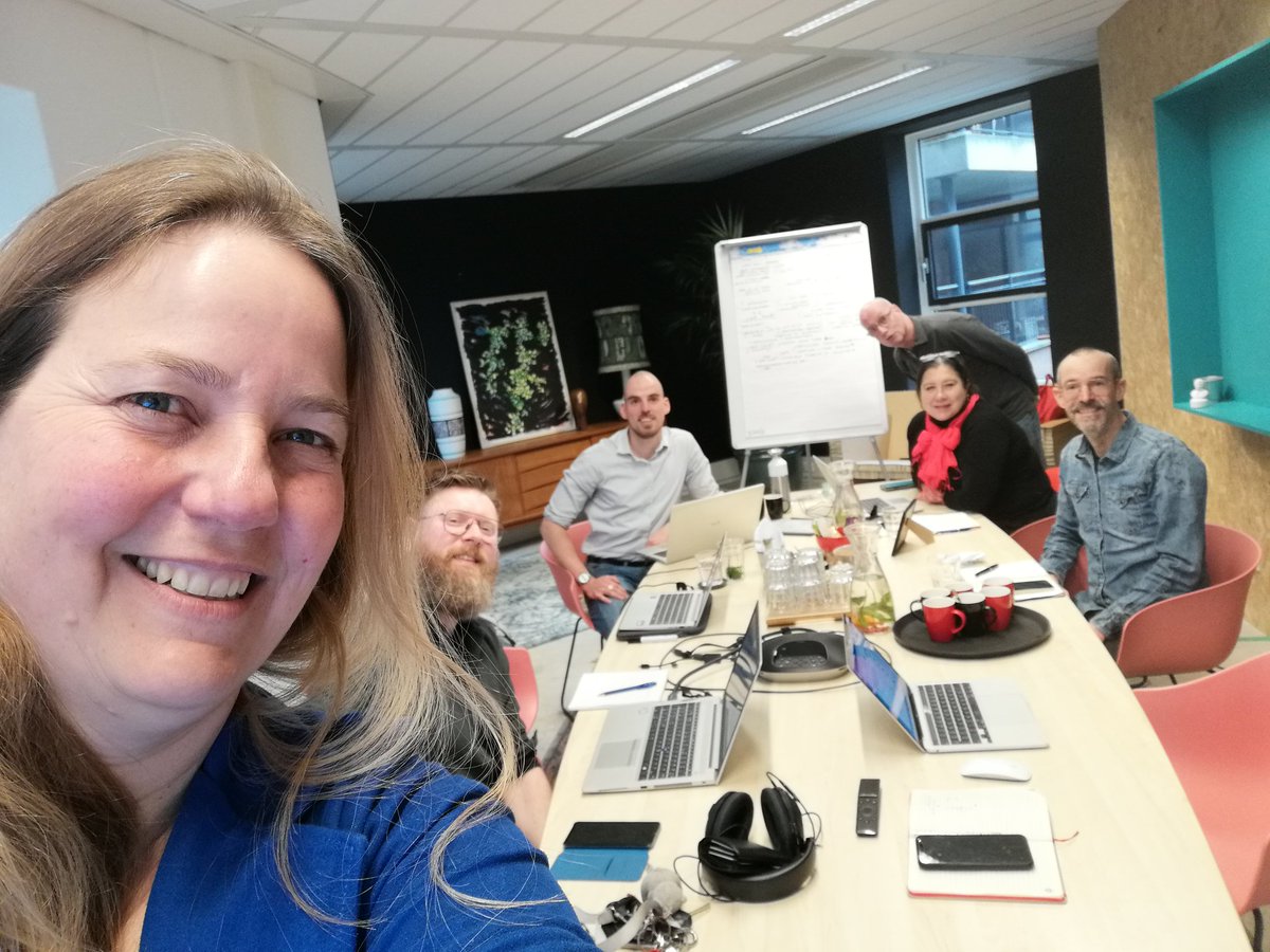EllenRusman's tweet photo. Vandaag voor het #LEADERproject (gefinancierd door @NWONieuws) te gast bij EMMA (Experts in Media en Maatschappij) in Den Haag, samen met collega's van de @Radboud_Uni en Sectorinstituut Logistiek en Transport. Productieve meeting en leuke werkomgeving bij EMMA! @OU_Nederland https://t.co/vVab6qCtCX