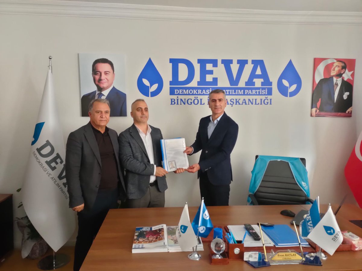devabingol's tweet photo. Eğitimci Öğretmen Sayın Abdulmuhsin Kaya İl binamızı ziyaret ederek 28. Dönem Milletvekili Aday Adaylığı başvurusunu yaptı. 

Aday Adayımız Sayın Abdulmuhsin Kaya beye hayırlı olsun dileklerimizi iletir, başarılar dileriz. 

#2023DEVAOlacak https://t.co/LH3X0McMOD