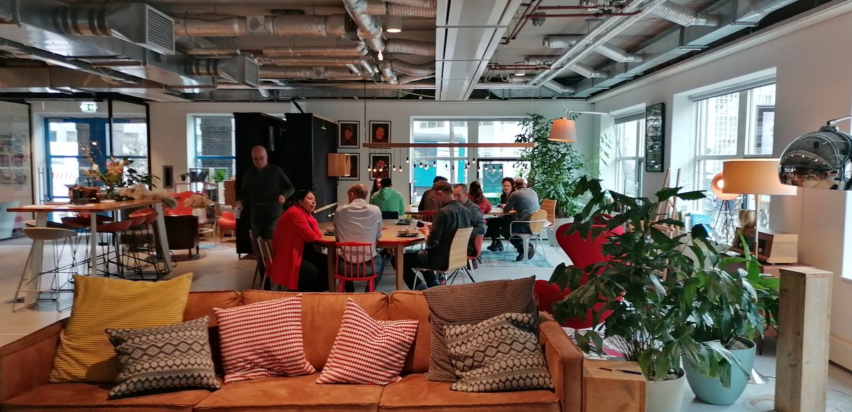Vandaag voor het #LEADERproject (gefinancierd door <a href="/NWONieuws/">NWO Nieuws</a>) te gast bij EMMA (Experts in Media en Maatschappij) in Den Haag, samen met collega's van de <a href="/Radboud_Uni/">Radboud University</a> en Sectorinstituut Logistiek en Transport. Productieve meeting en leuke werkomgeving bij EMMA! <a href="/OU_Nederland/">Open Universiteit</a>